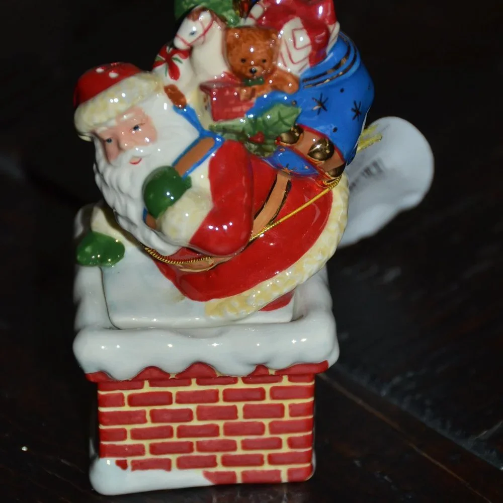 RARE CHRISTOPHER RADKO SANTA UP ON THE CHIMNEY CHRISTMAS SALT PEPPER SHAKER SET